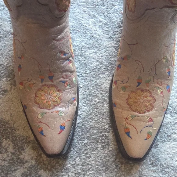 Lucchese Tan Leather Boot Interior Detail - Picture 2 of 11